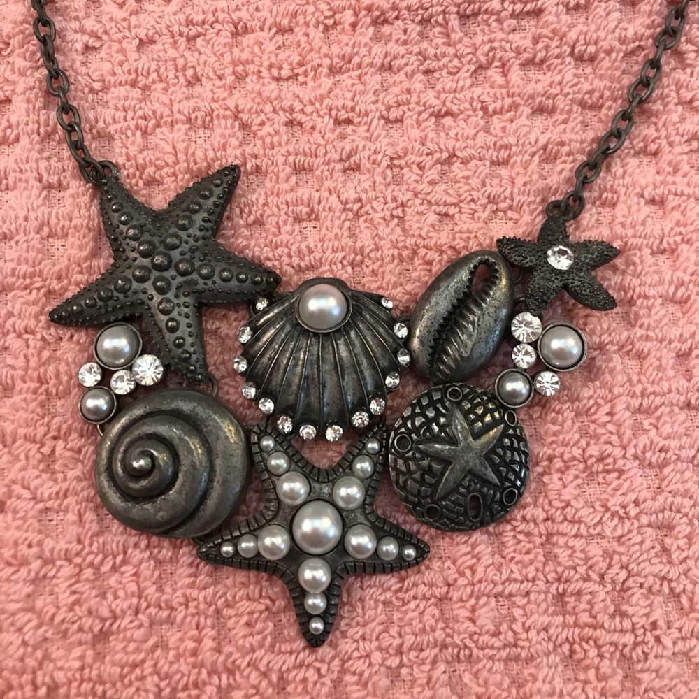 NWT Sea scene necklace